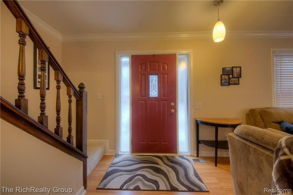 11701 Sycamore Road Plymouth, MI 48170 - Photo 5 of 34 Gallery Image 5