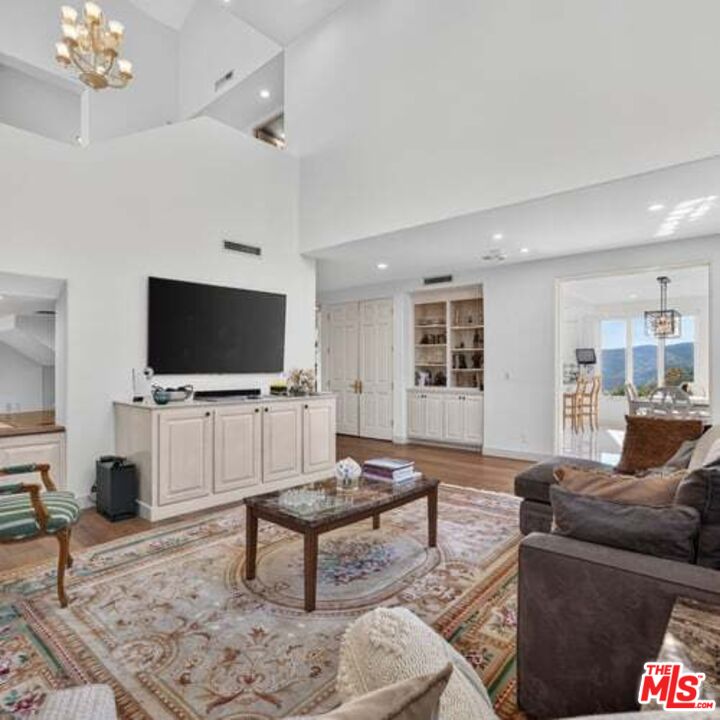 12699 Promontory Road Los Angeles, CA 90049 - Photo 16 of 69 Gallery Image 16