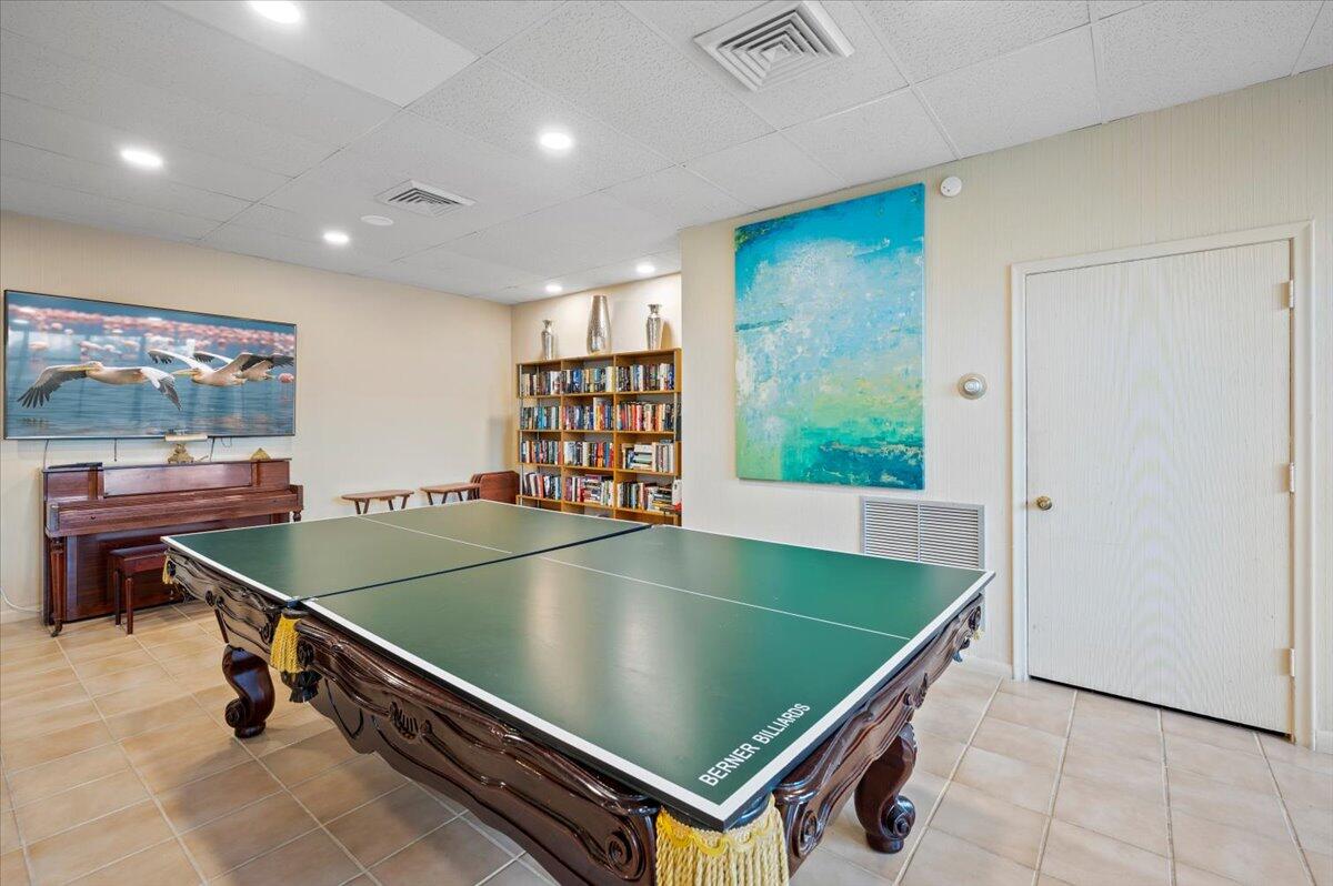 2400 Presidential Way, Unit 1204 West Palm Beach, FL 33401 - Photo 29 of 55 40-LUX6031.jpg1