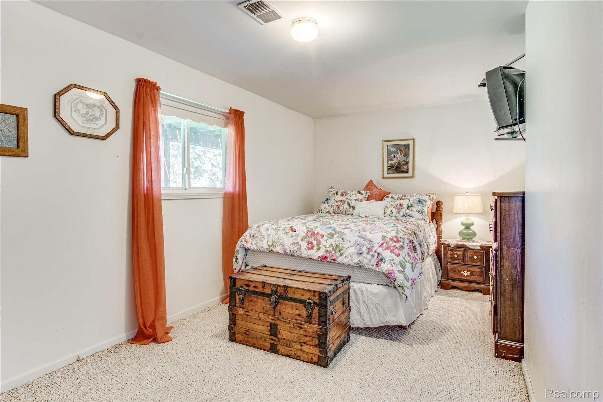 7472 Hartland Road Fenton, MI 48430 - Photo 27 of 36 Interiors (36 of 41).jpg