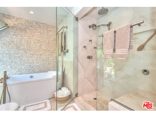 9373 Claircrest Drive Beverly Hills, CA 90210 - Photo 11 of 23