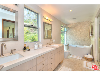 9373 Claircrest Drive Beverly Hills, CA 90210 - Photo 12 of 23