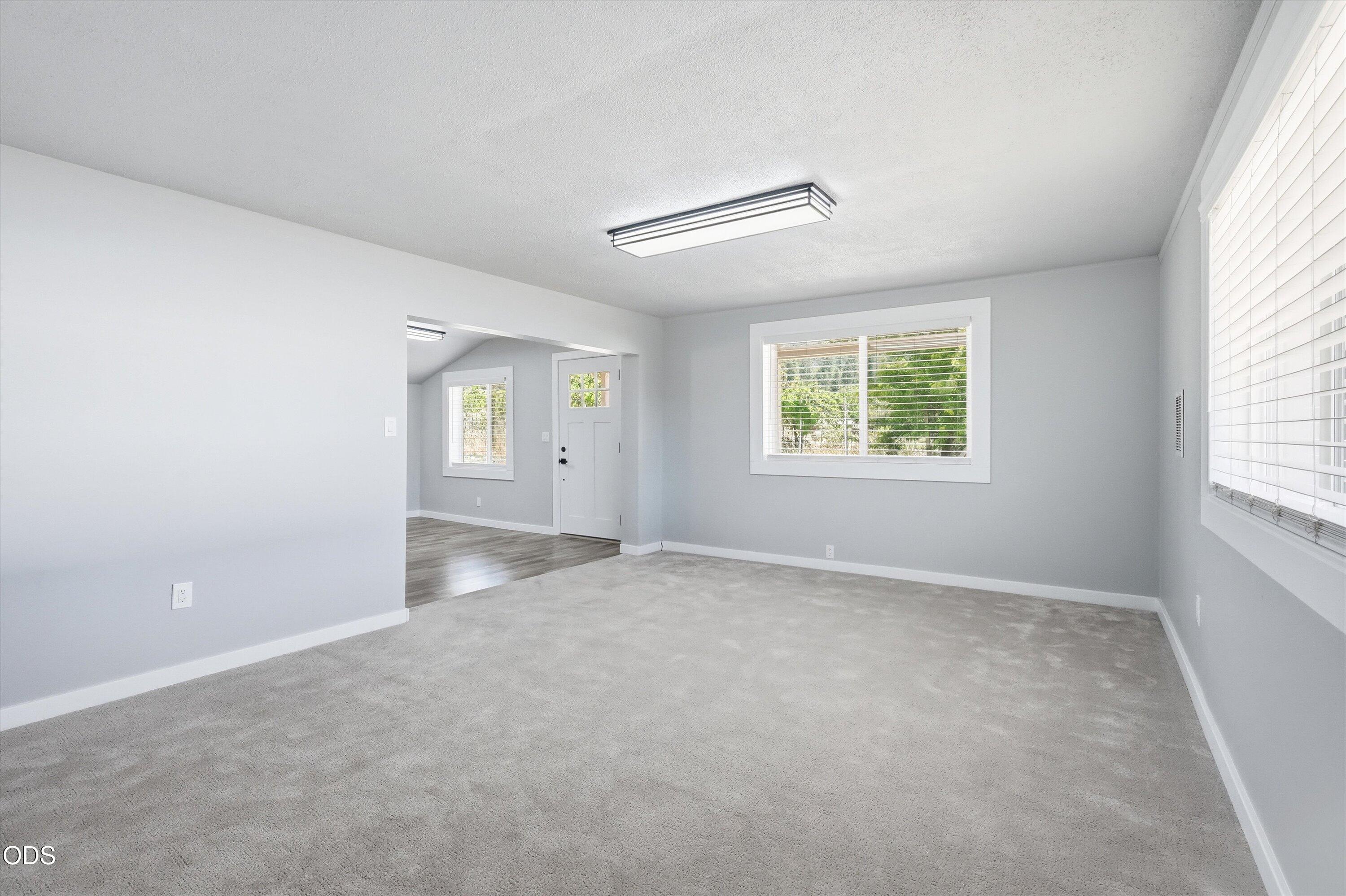 8960 North Applegate Road Grants Pass, OR 97527 - Photo 6 of 37