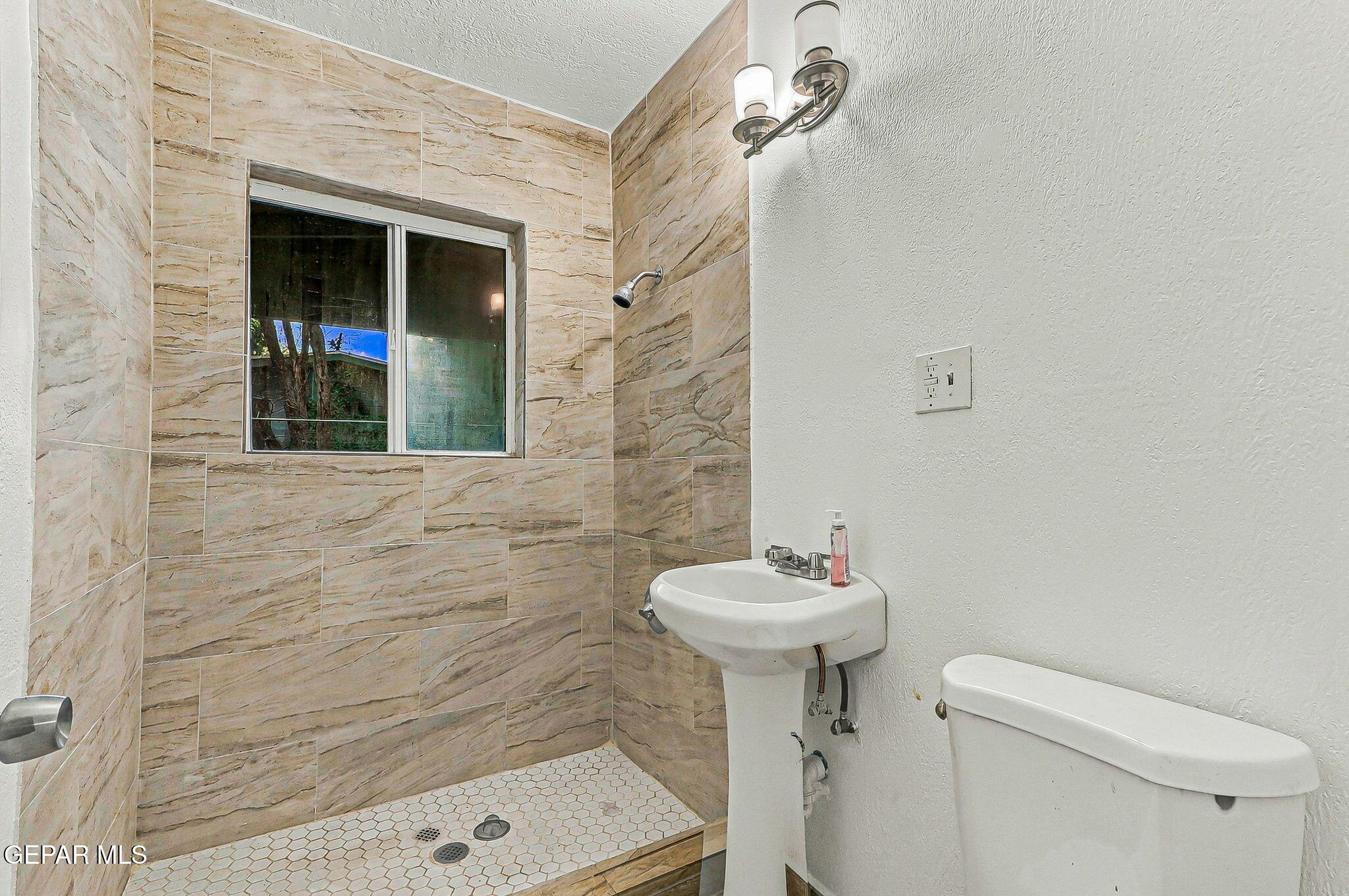 241 Riverside Drive El Paso, TX 79915 - Photo 19 of 45 19-web-or-mls-IMG_9727_1