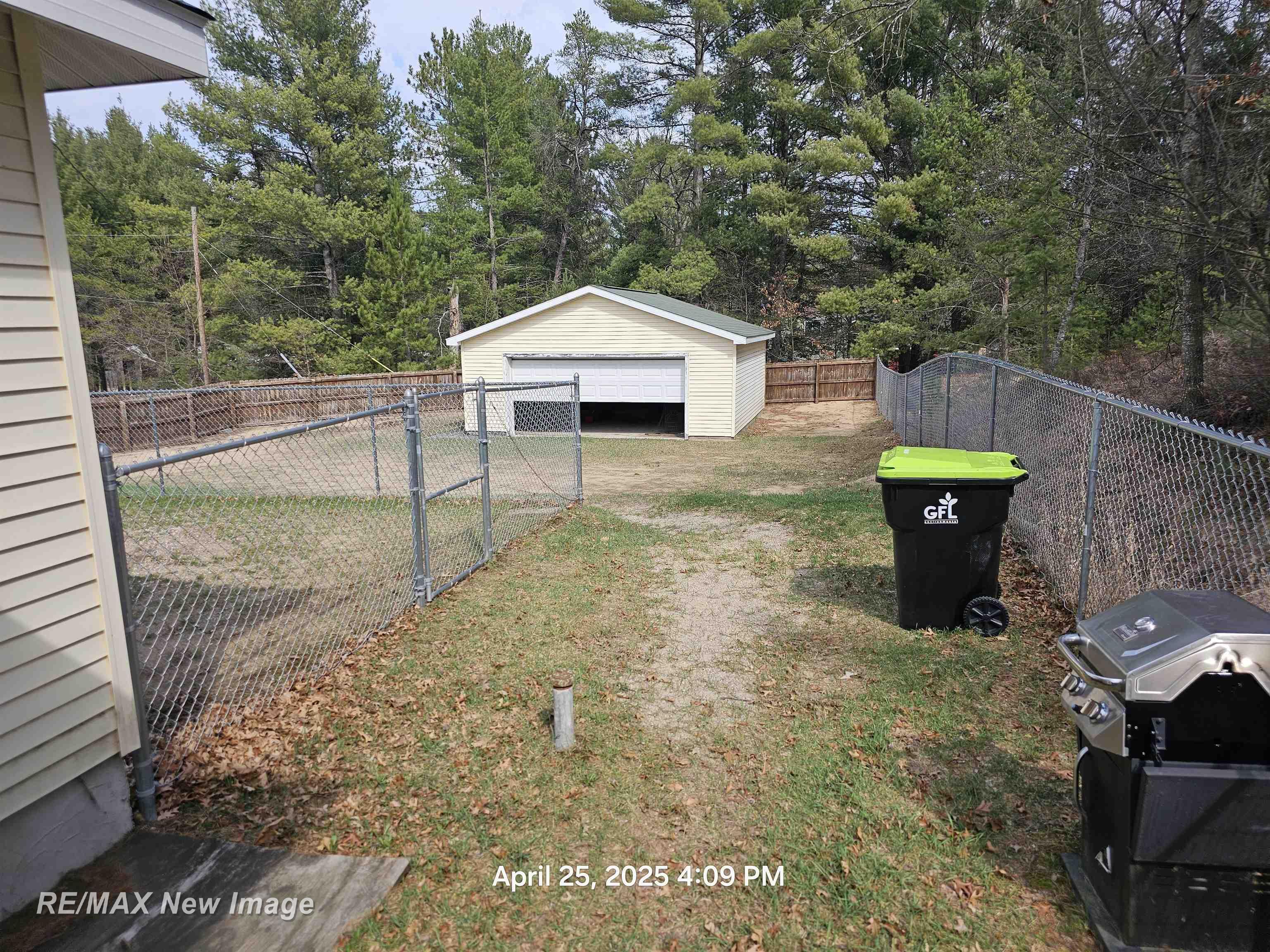 10114 East Madison Road St. Helen, MI 48656 - Photo 21 of 25 50172835-b3fa50a9-cac3-4510-880f-2aad4b681fb2.JPG