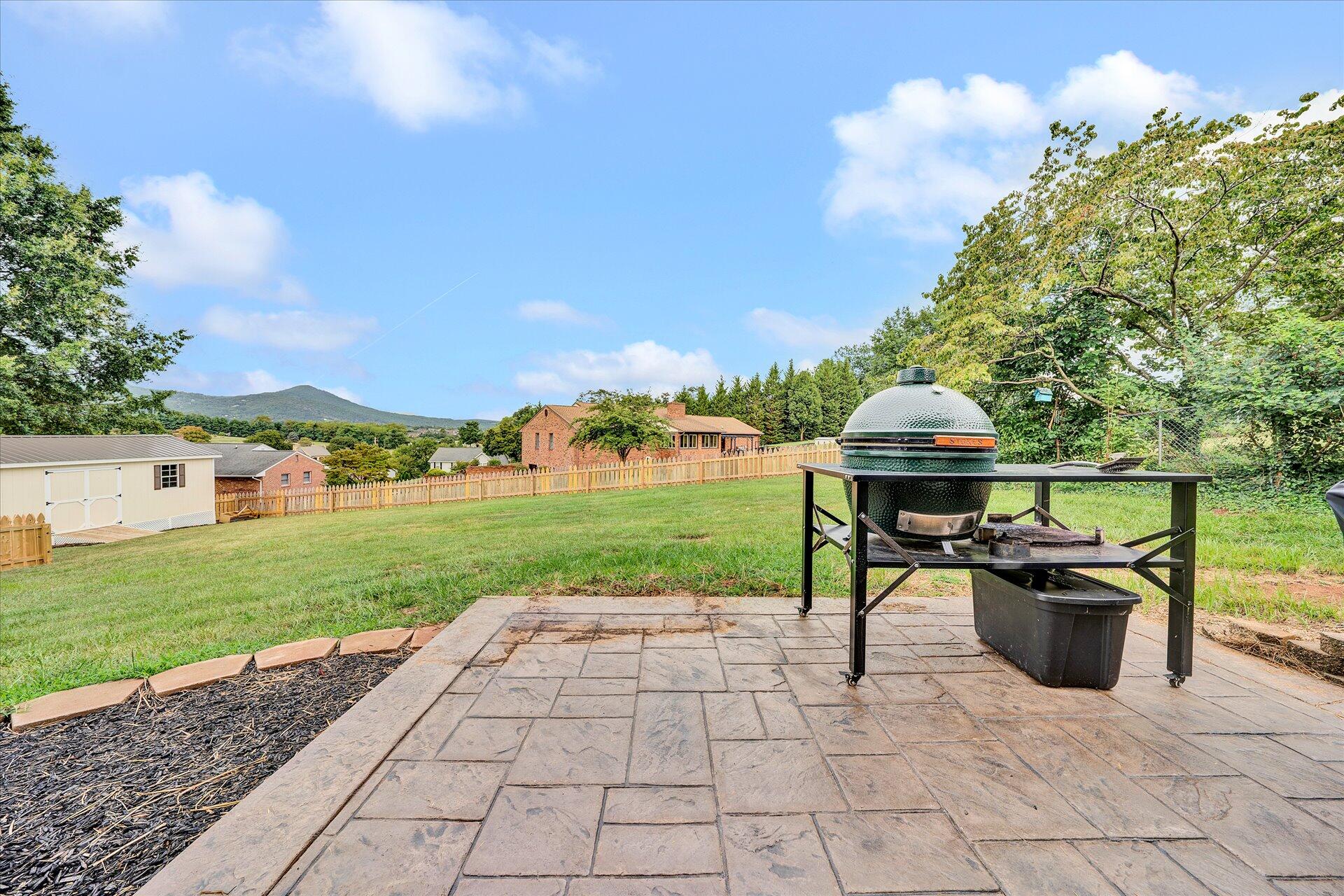 307 North Preston Road Vinton, VA 24179 - Photo 27 of 48 a view of a garden with sitting area