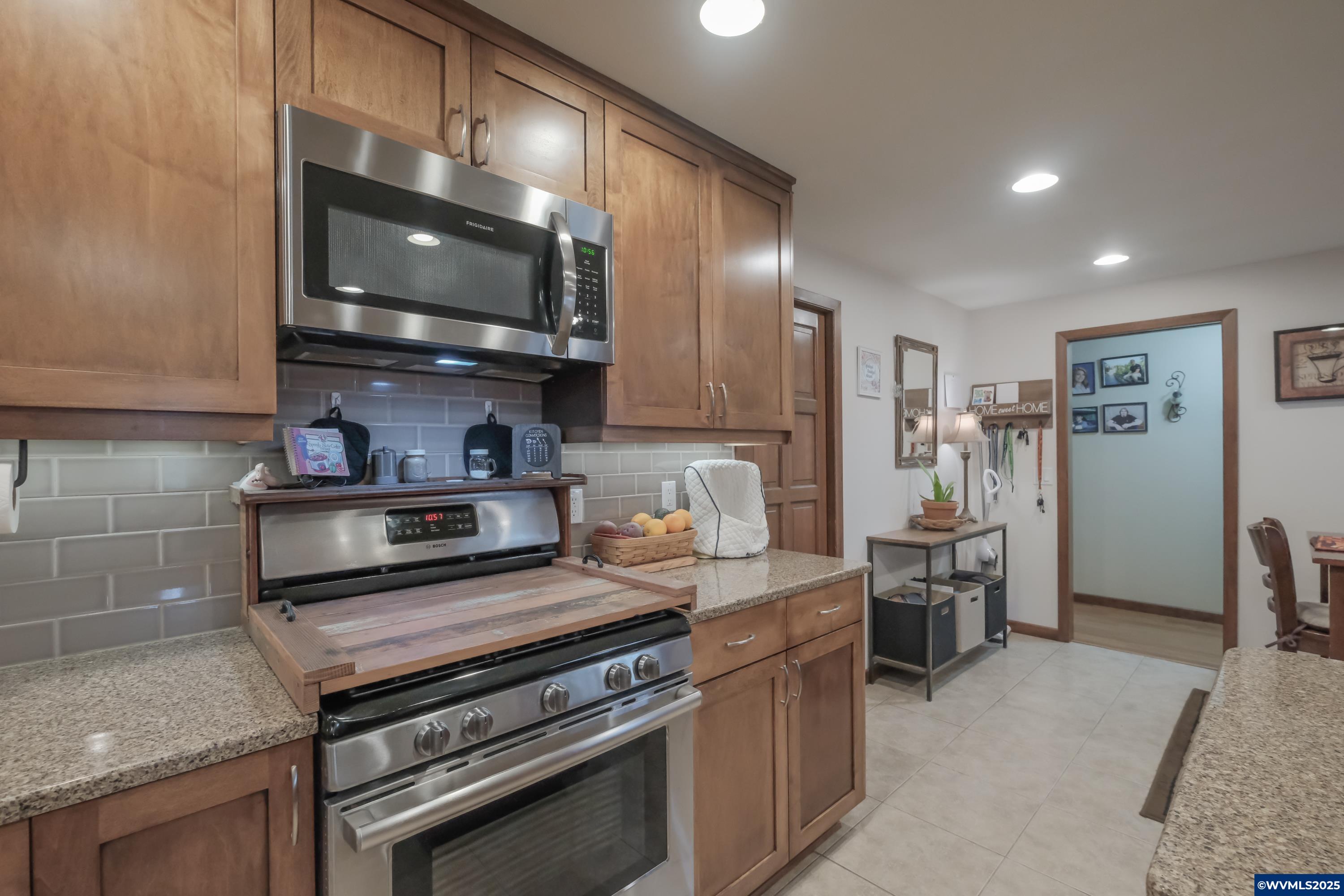 1141 Northeast Springwood Drive Albany, OR 97321 - Photo 11 of 47 Gallery Image 11