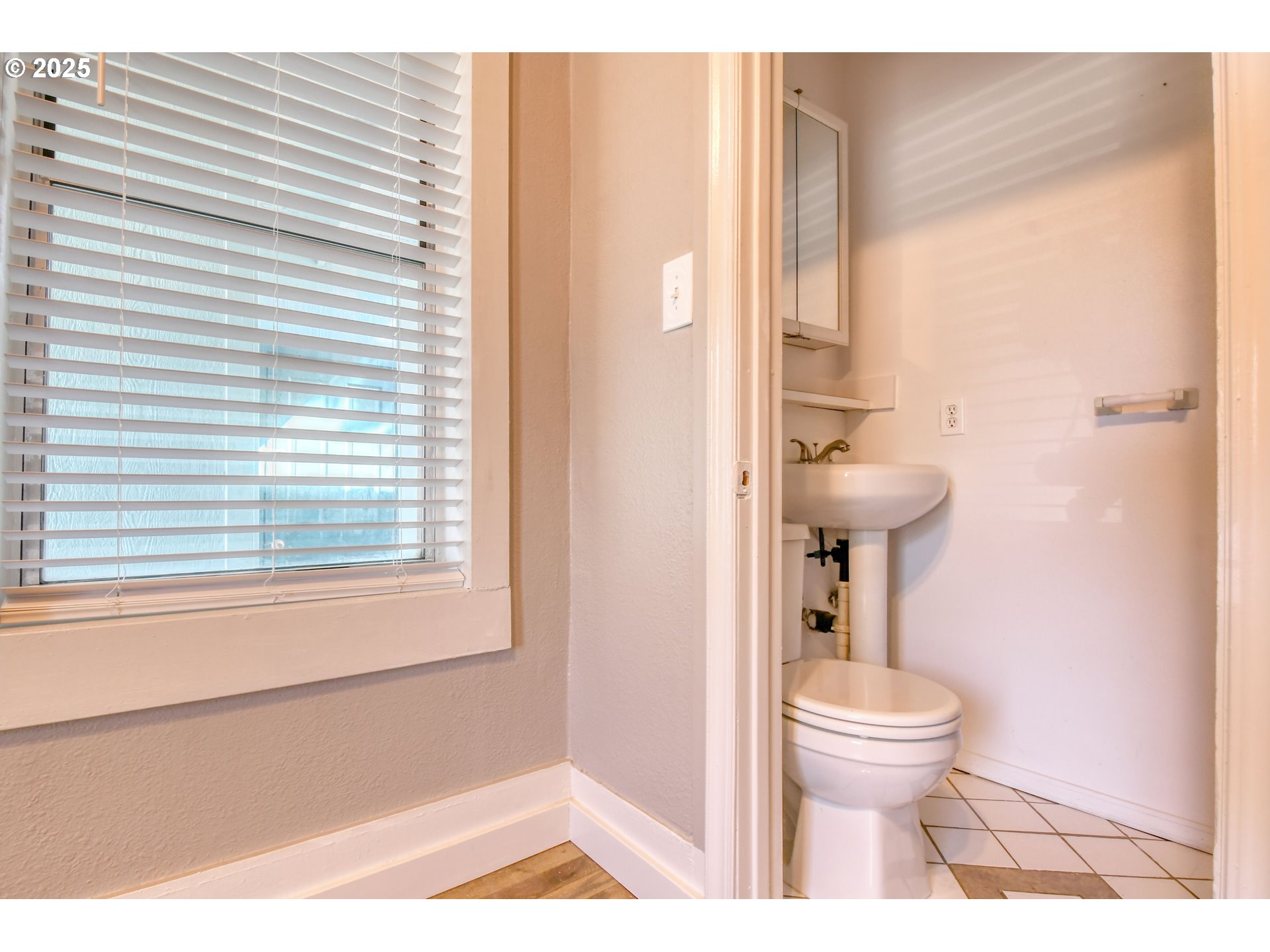 304 Southwest 16th Street Pendleton, OR 97801 - Photo 17 of 34 a bathroom with a toilet and a sink