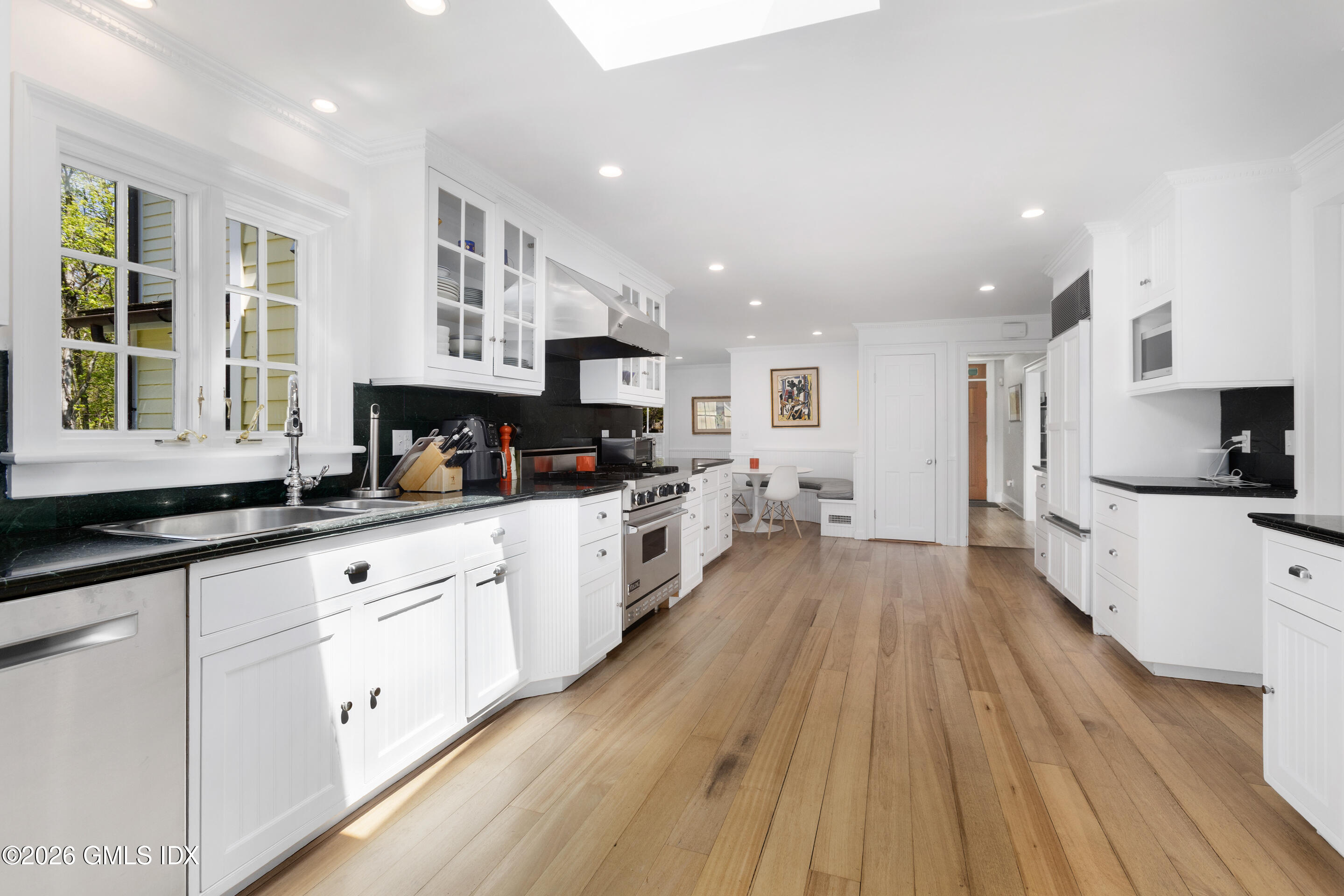 96 Indian Head Road Riverside, CT 06878 - Photo 8 of 21 Eat-In Kitchen