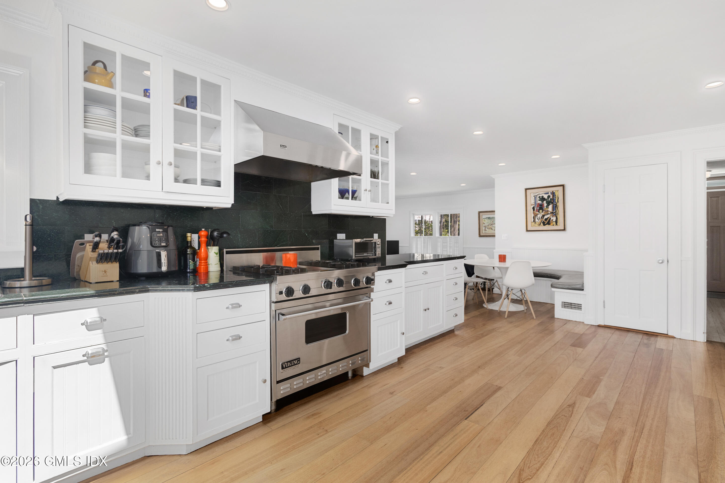 96 Indian Head Road Riverside, CT 06878 - Photo 9 of 21 Gas Range