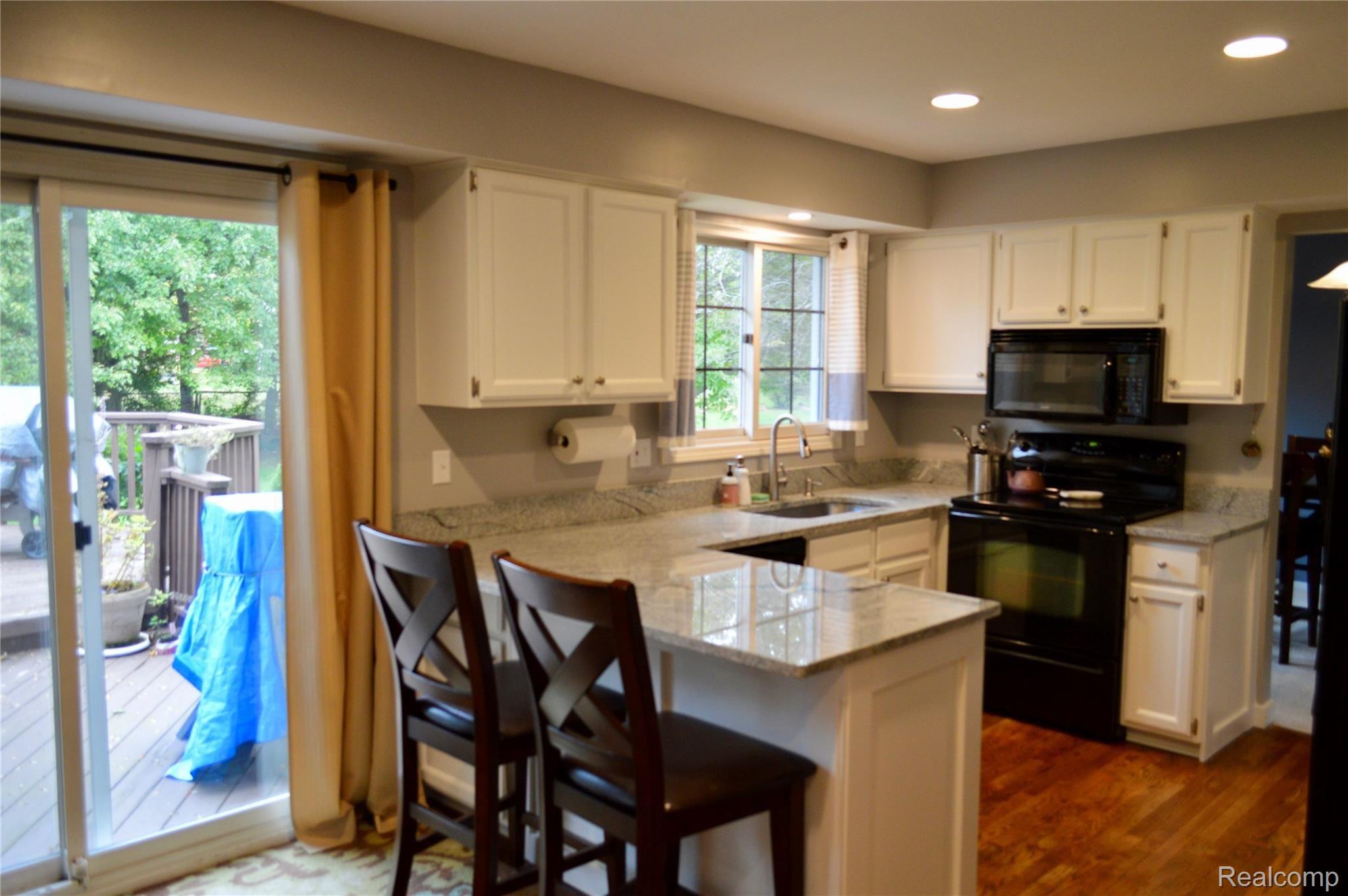 35472 Fredericksburg Road Farmington, MI 48331 - Photo 4 of 28 fullsizeoutput_23f.jpeg