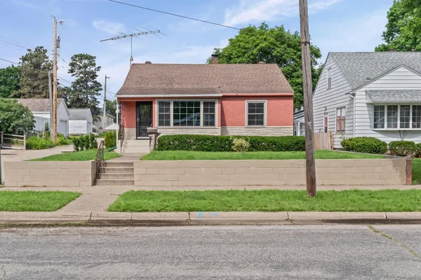 $250,000 | 1234 20th Street South, La Crosse, WI 54601