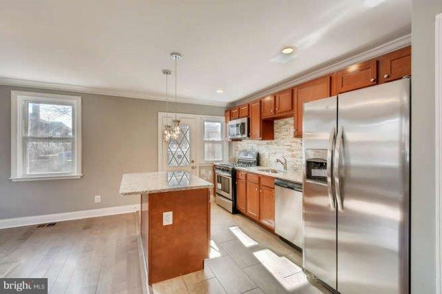 4621 Rokeby Road Baltimore, MD 21229 - Photo 10 of 28 Kitchen