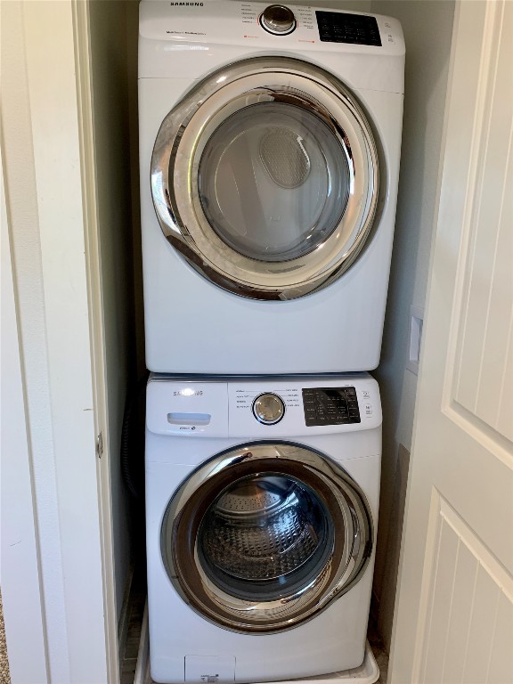 5205 Samuel Huston Avenue, Unit B Austin, TX 78721 - Photo 12 of 37 a utility room with dryer and washer
