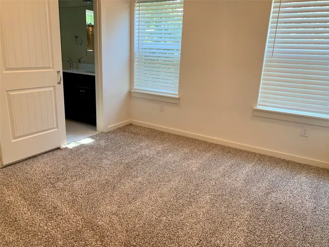 a view of empty room with window