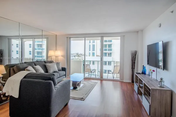 $2,600 | 9195 Collins Avenue, Unit 611, Surfside, FL 33154