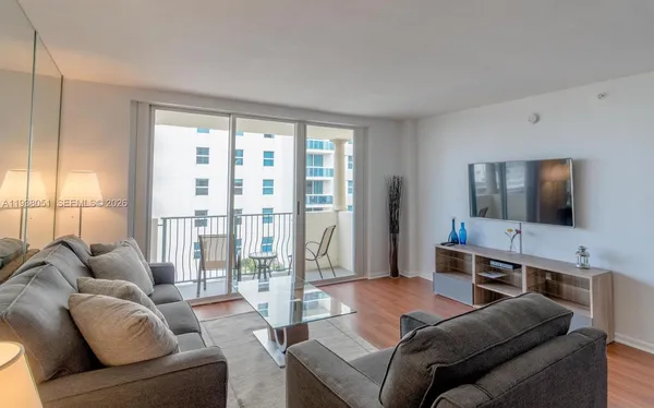$2,600 | 9195 Collins Avenue, Unit 611, Surfside, FL 33154