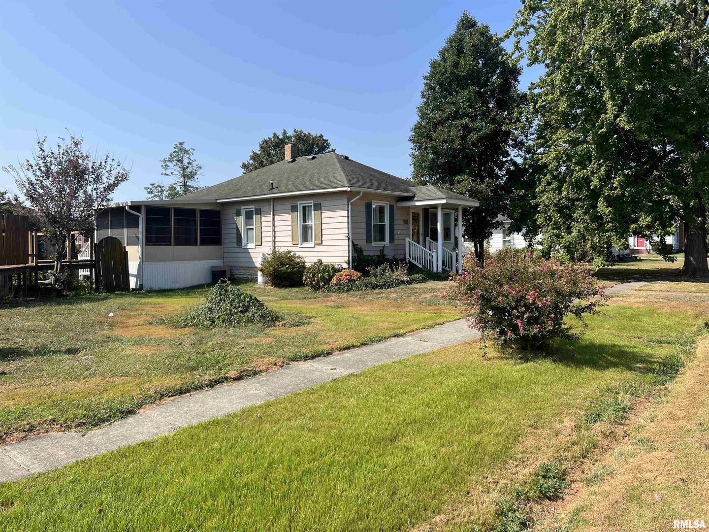 103 East Florence Street Sesser, IL 62884 - Photo 2 of 26 a front view of a house with garden