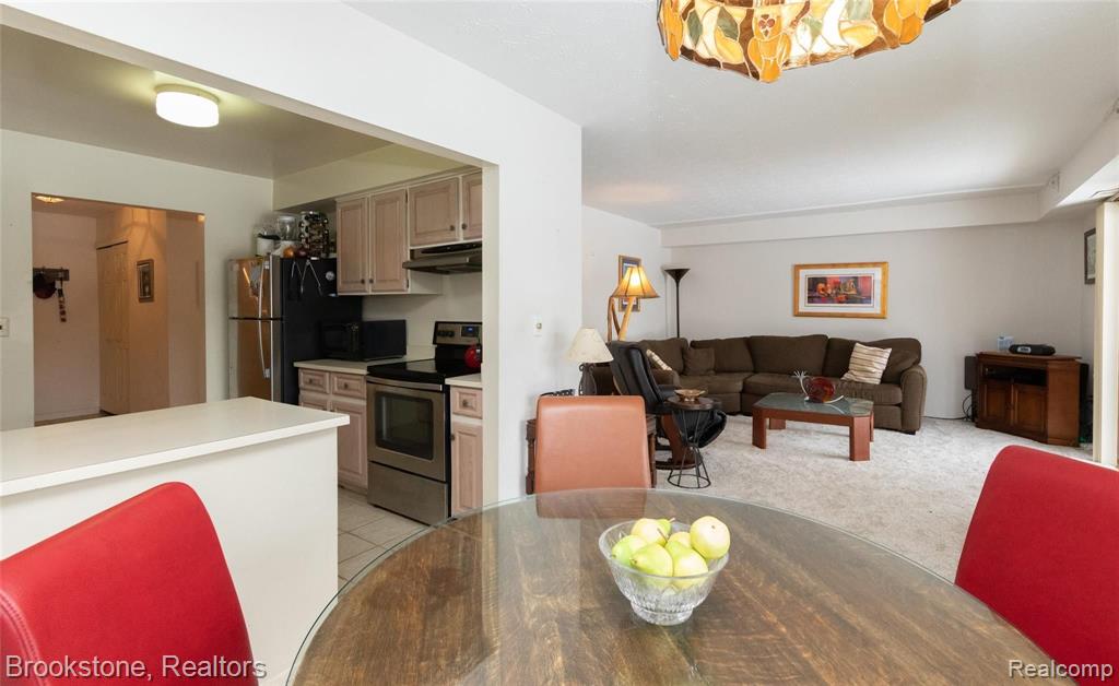 1677 Riverside Drive, Unit 13 Rochester Hills, MI 48309 - Photo 12 of 21