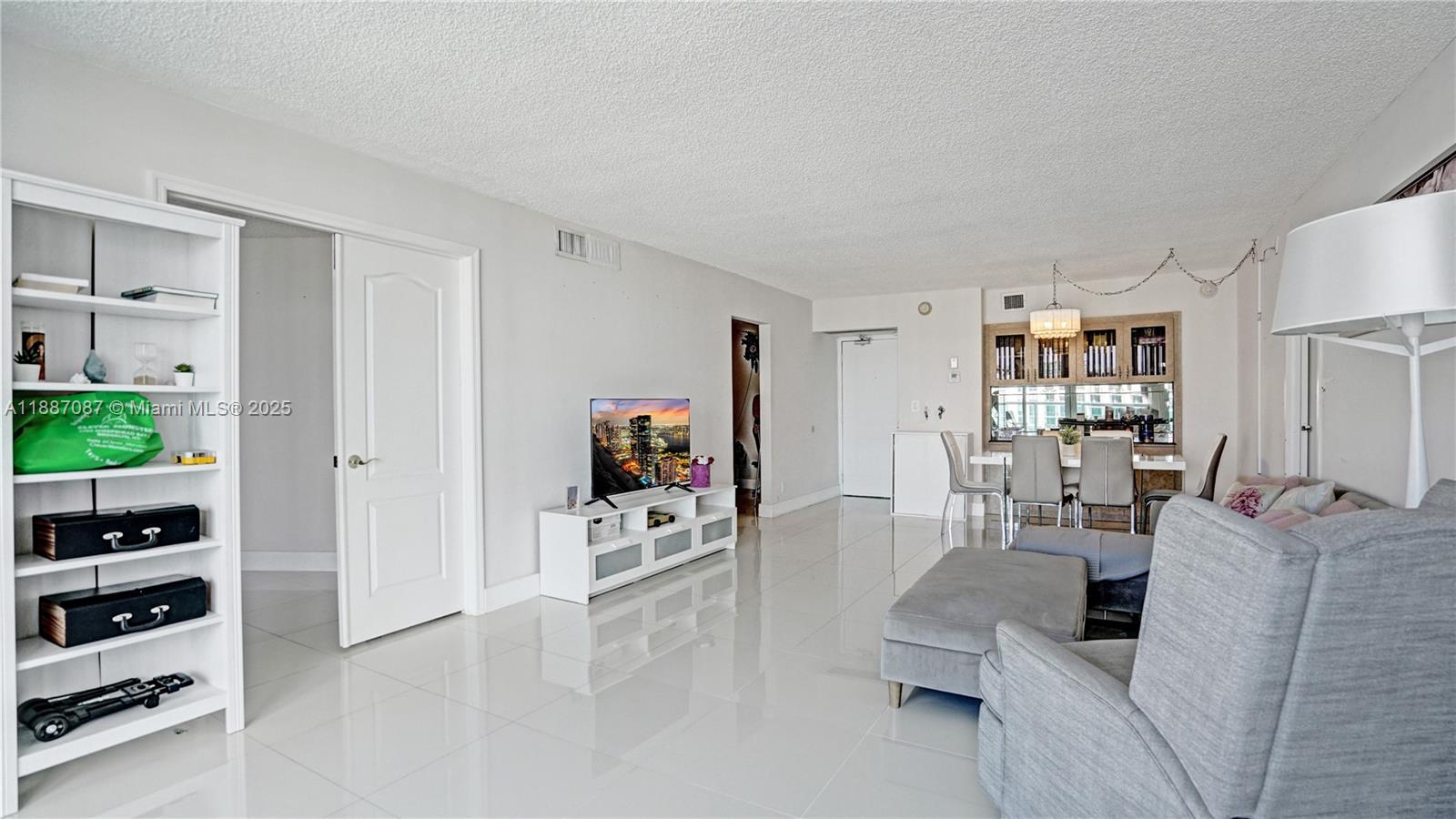100 Bayview Drive, Unit 1931 Sunny Isles Beach, FL 33160 - Photo 9 of 43
