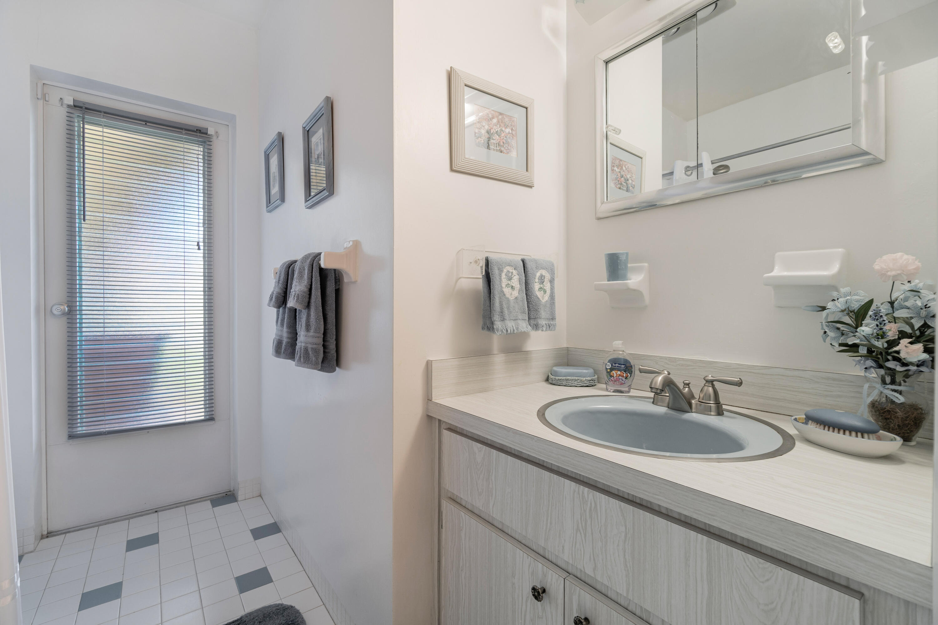 8 Tam O Shanter Lane Boca Raton, FL 33431 - Photo 29 of 41 Second bathroom