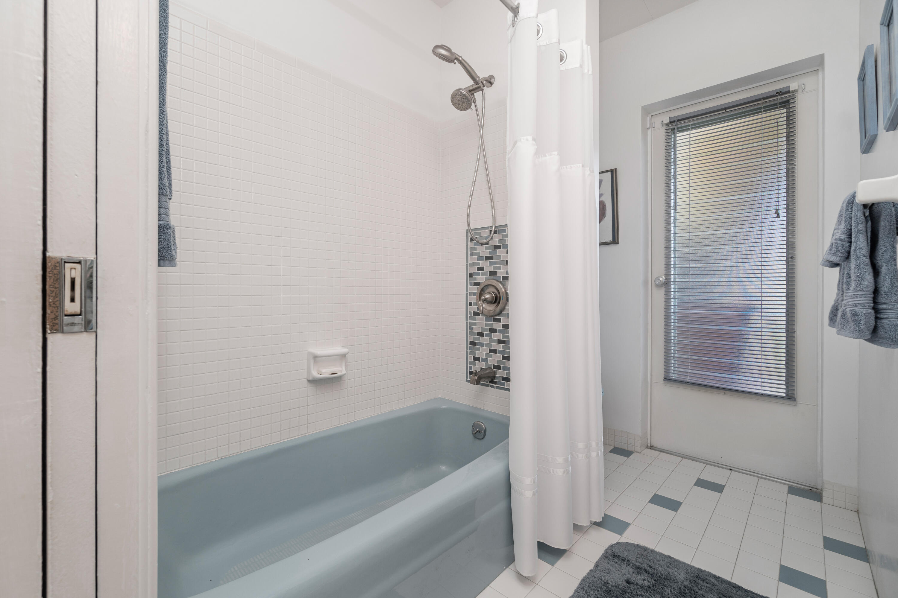 8 Tam O Shanter Lane Boca Raton, FL 33431 - Photo 30 of 41 Second bathroom