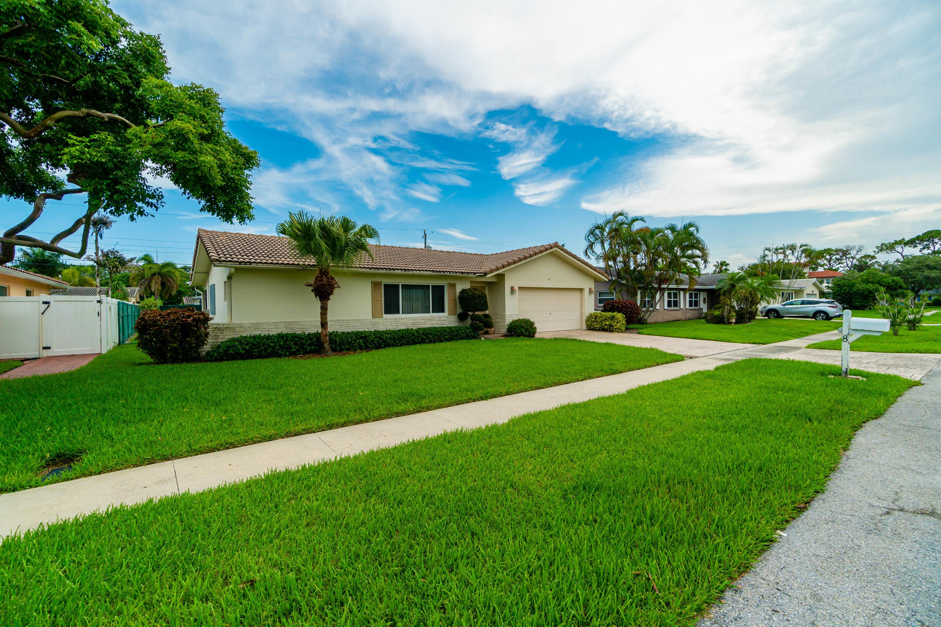 8 Tam O Shanter Lane Boca Raton, FL 33431 - Photo 5 of 41 Street view