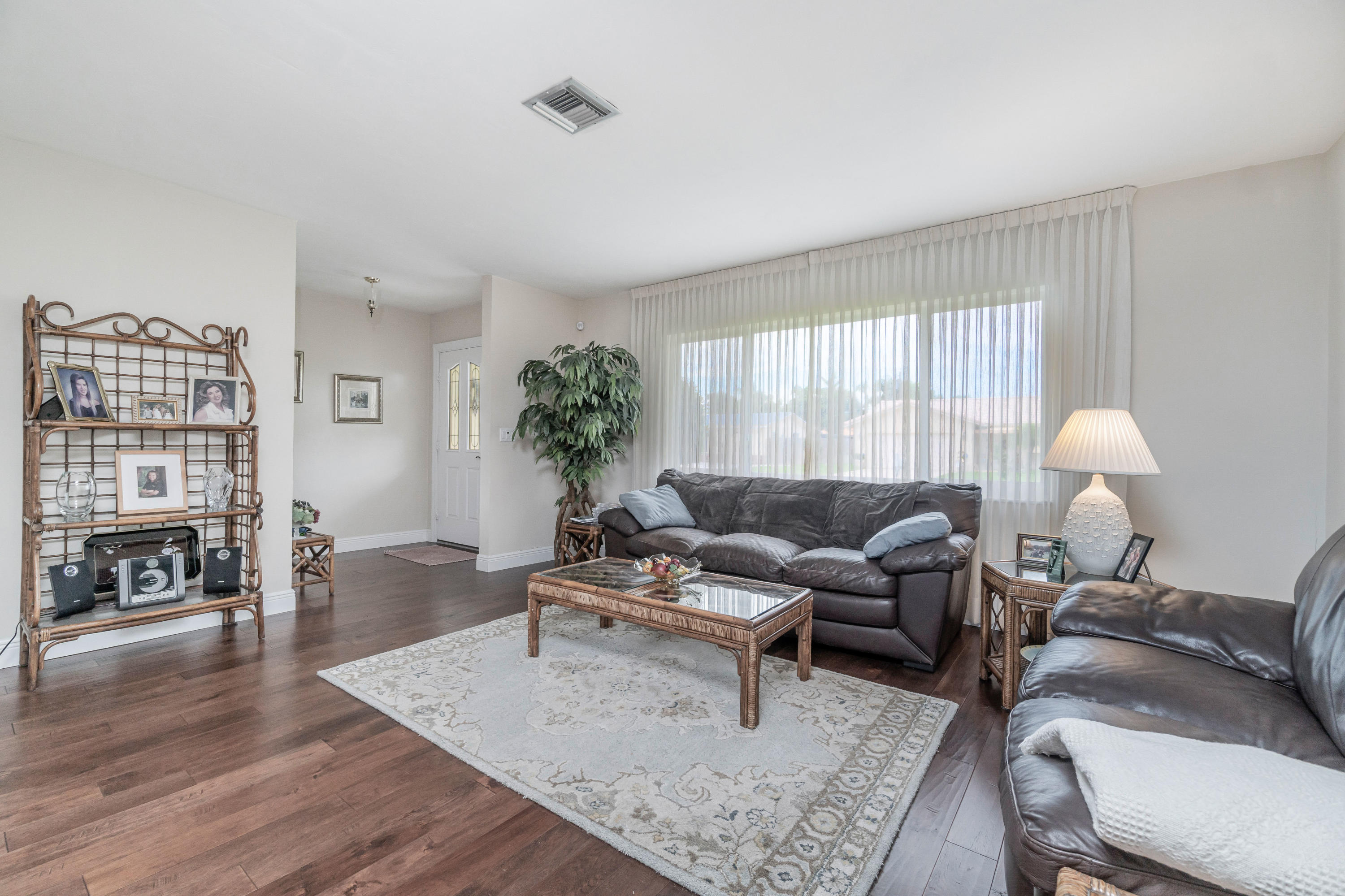 8 Tam O Shanter Lane Boca Raton, FL 33431 - Photo 9 of 41 Living room