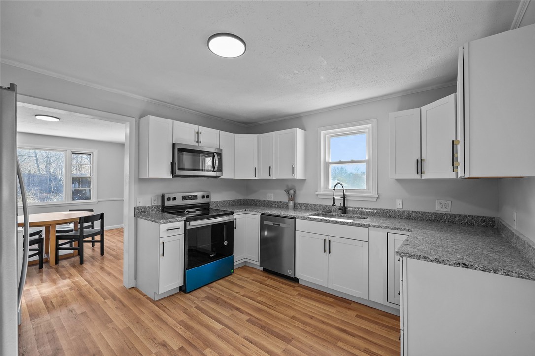 137 Read Avenue Coventry, RI 02816 - Photo 8 of 29