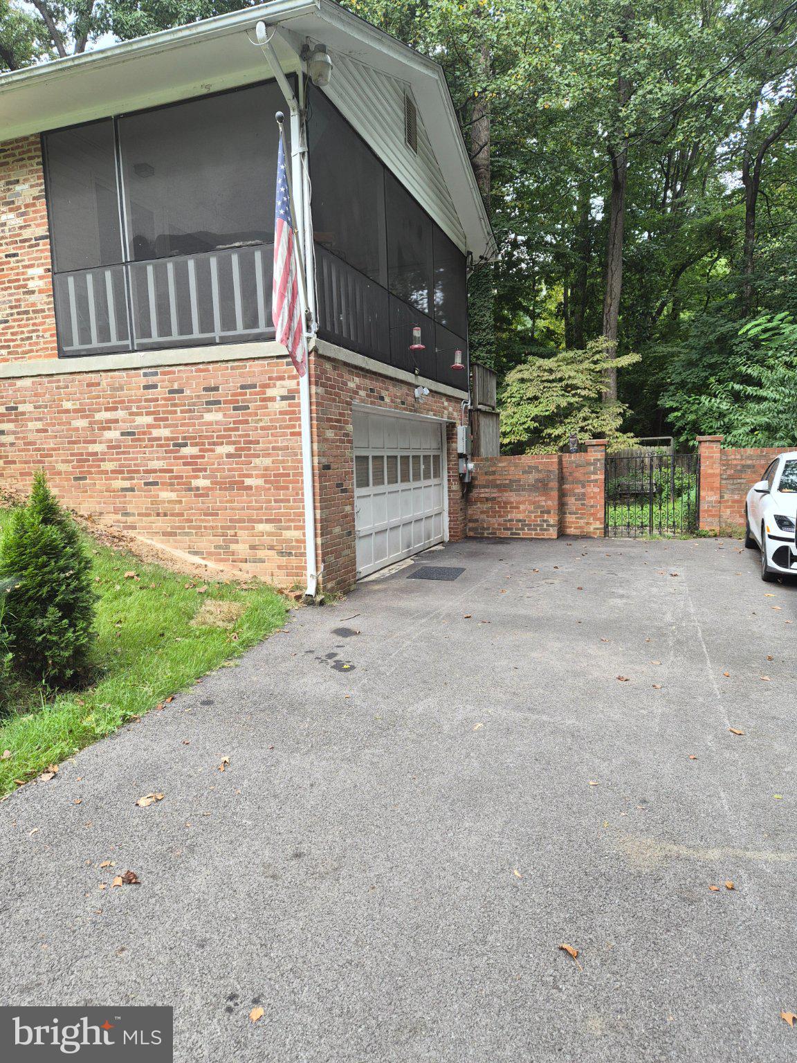 2136 Edgewater Parkway Silver Spring, MD 20903 - Photo 3 of 10 2 Car Garage