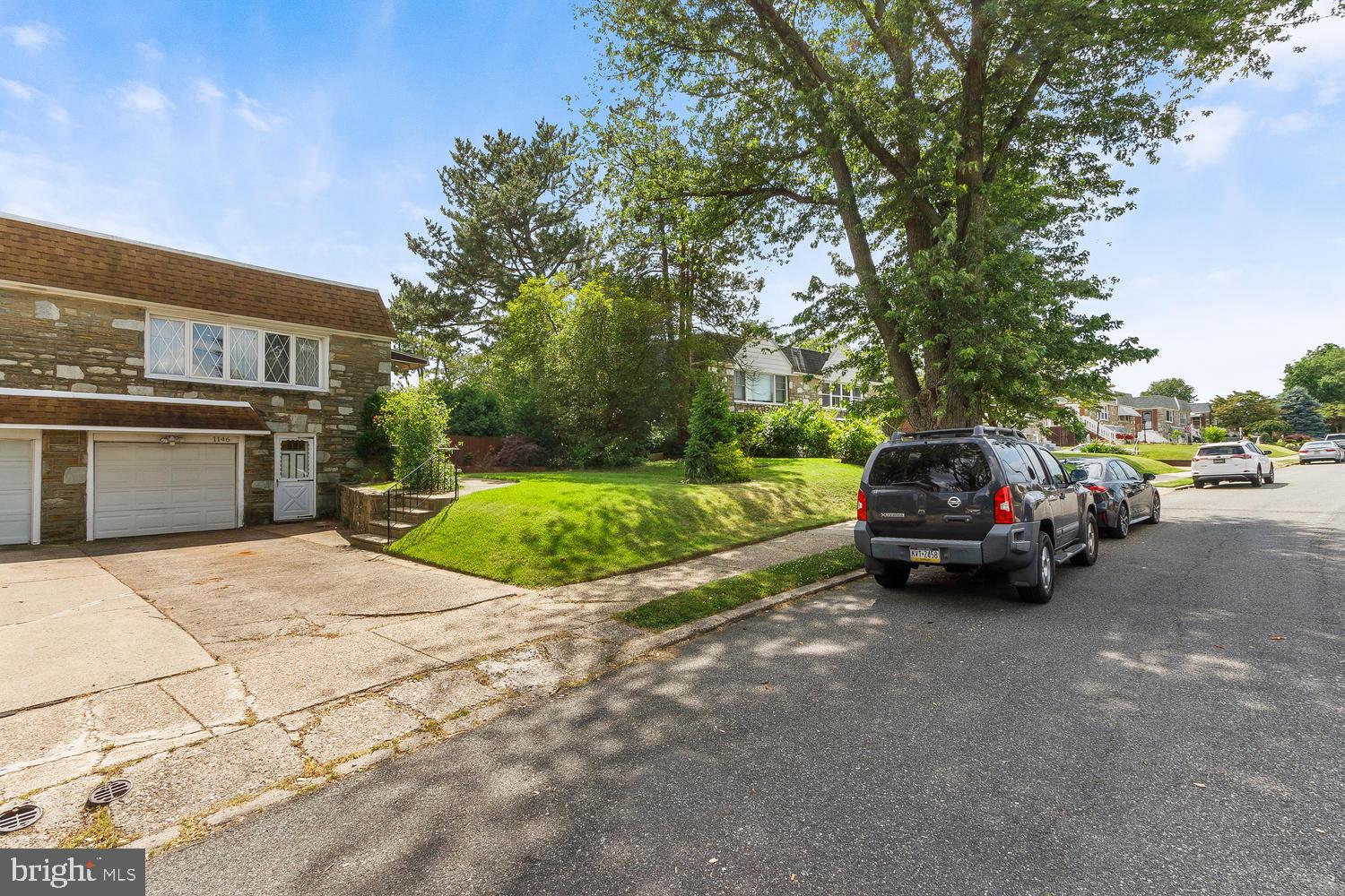 1146 Medway Road Philadelphia, PA 19115 - Photo 3 of 28