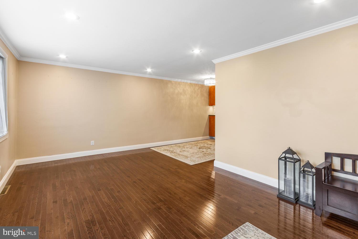 1146 Medway Road Philadelphia, PA 19115 - Photo 4 of 28
