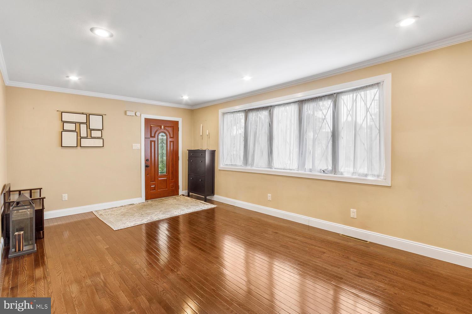 1146 Medway Road Philadelphia, PA 19115 - Photo 5 of 28
