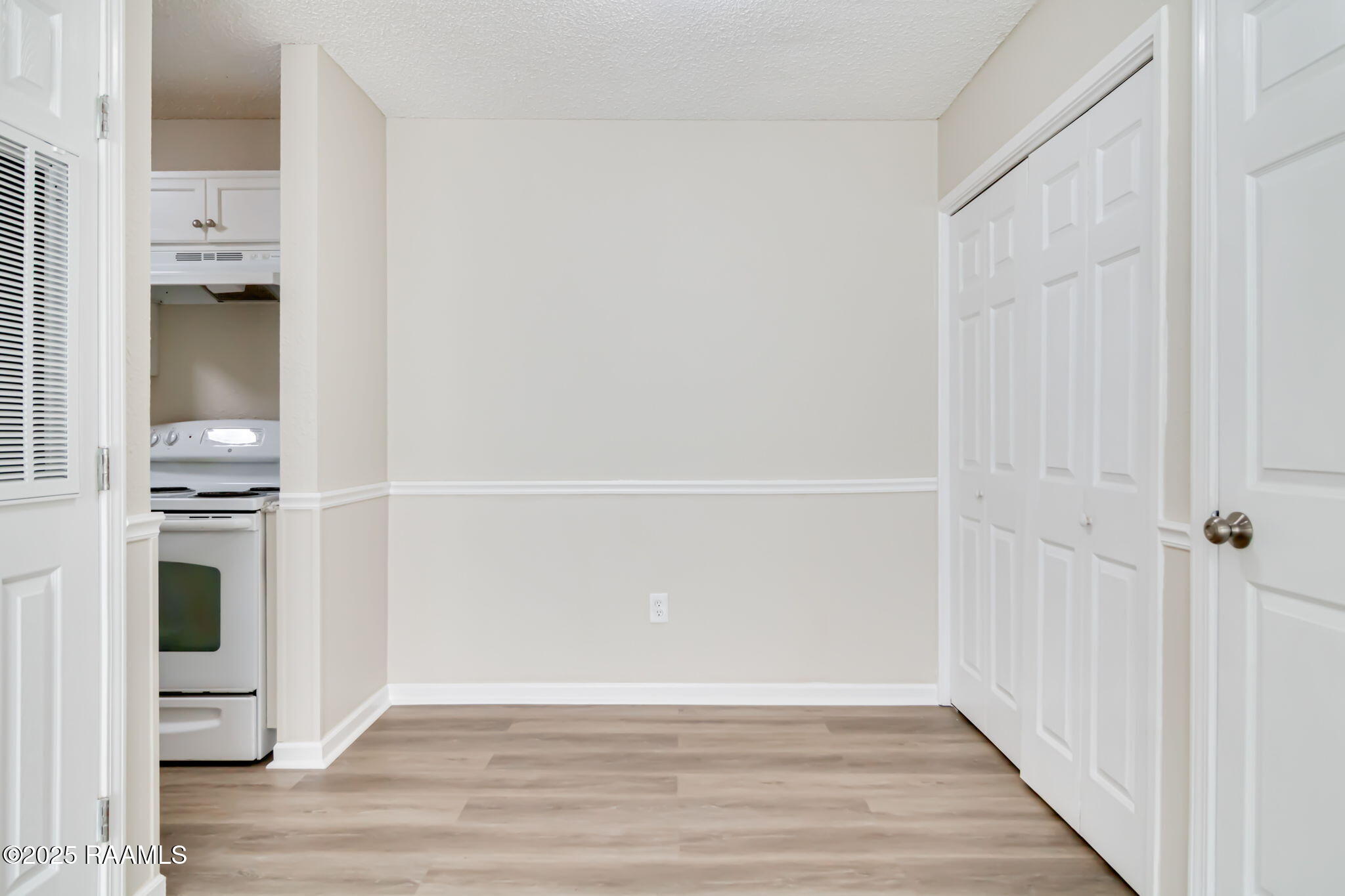 610 Pillette Road, Unit 203 Lafayette, LA 70508 - Photo 5 of 14 8-web-or-mls-610 Pillette-7