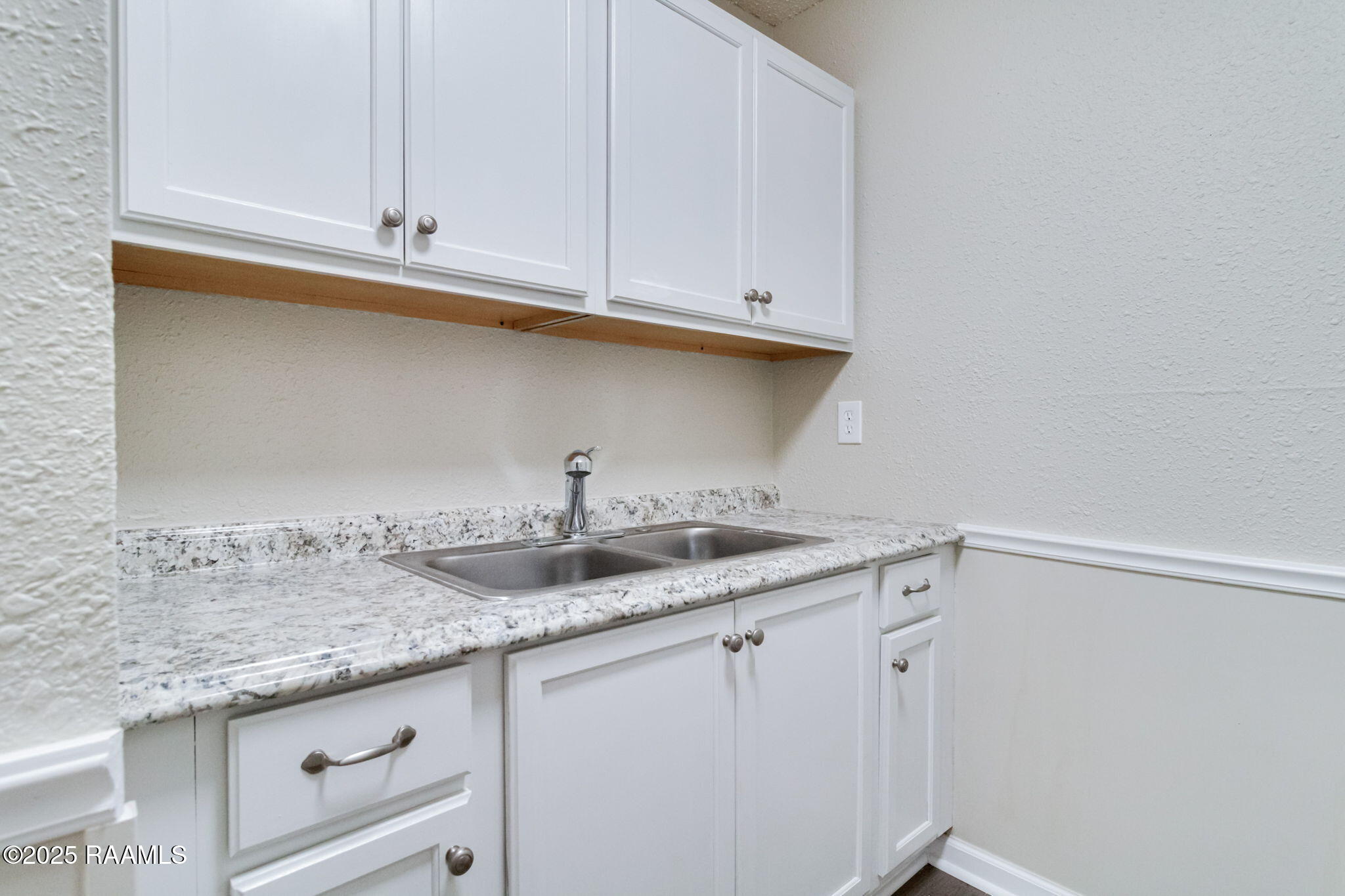 610 Pillette Road, Unit 203 Lafayette, LA 70508 - Photo 8 of 14 11-web-or-mls-610 Pillette-9