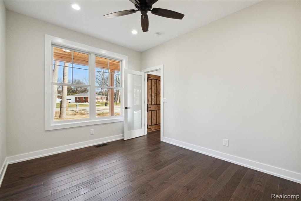 241 Maplehill Road Rochester Hills, MI 48306 - Photo 7 of 46