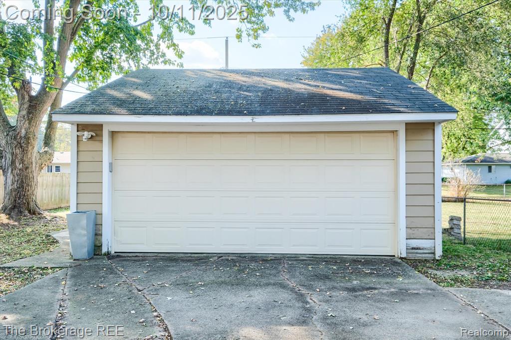 5241 Drayton Road Clarkston, MI 48346 - Photo 3 of 39 Gallery Image 3