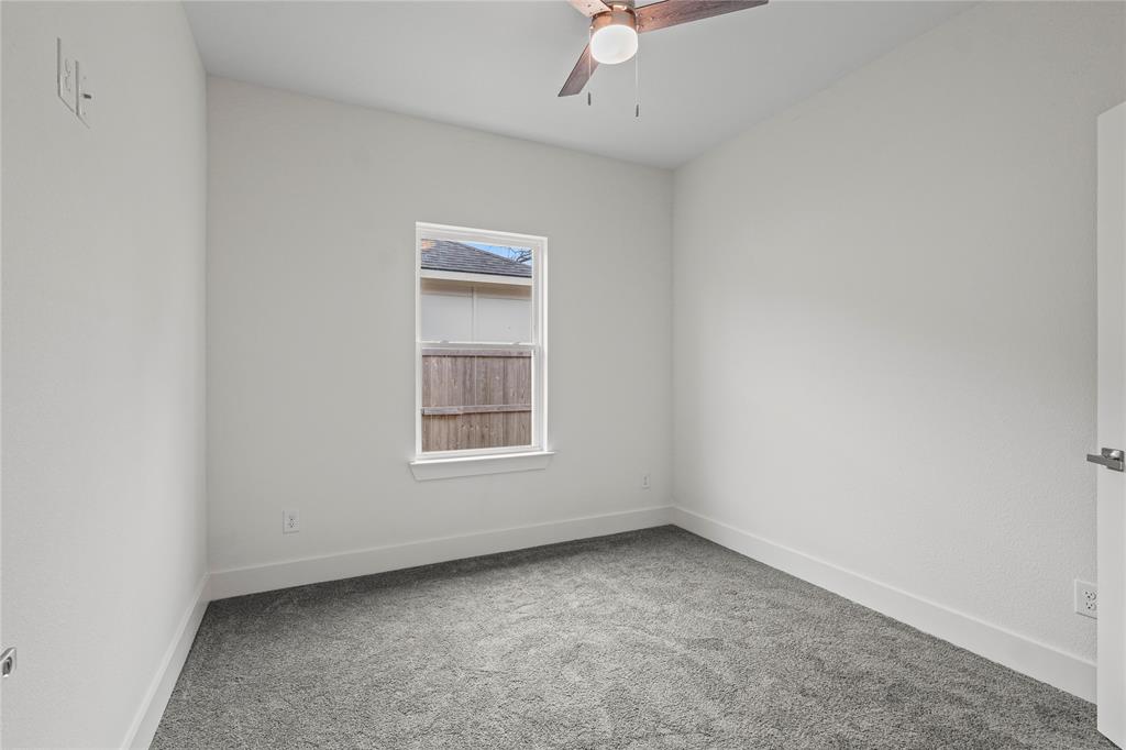 3335 Spring Avenue Dallas, TX 75215 - Photo 19 of 22 an empty room with a window