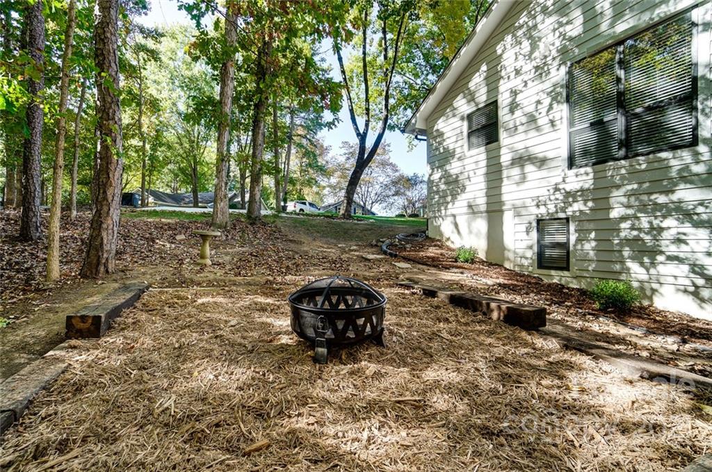 31016 Executive Point, Unit 15 Tega Cay, SC 29708 - Photo 33 of 35 a backyard of a house with barbeque oven