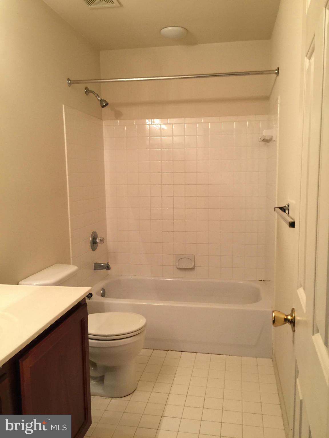 205 Commodore Drive Baltimore, MD 21221 - Photo 11 of 15 Bath