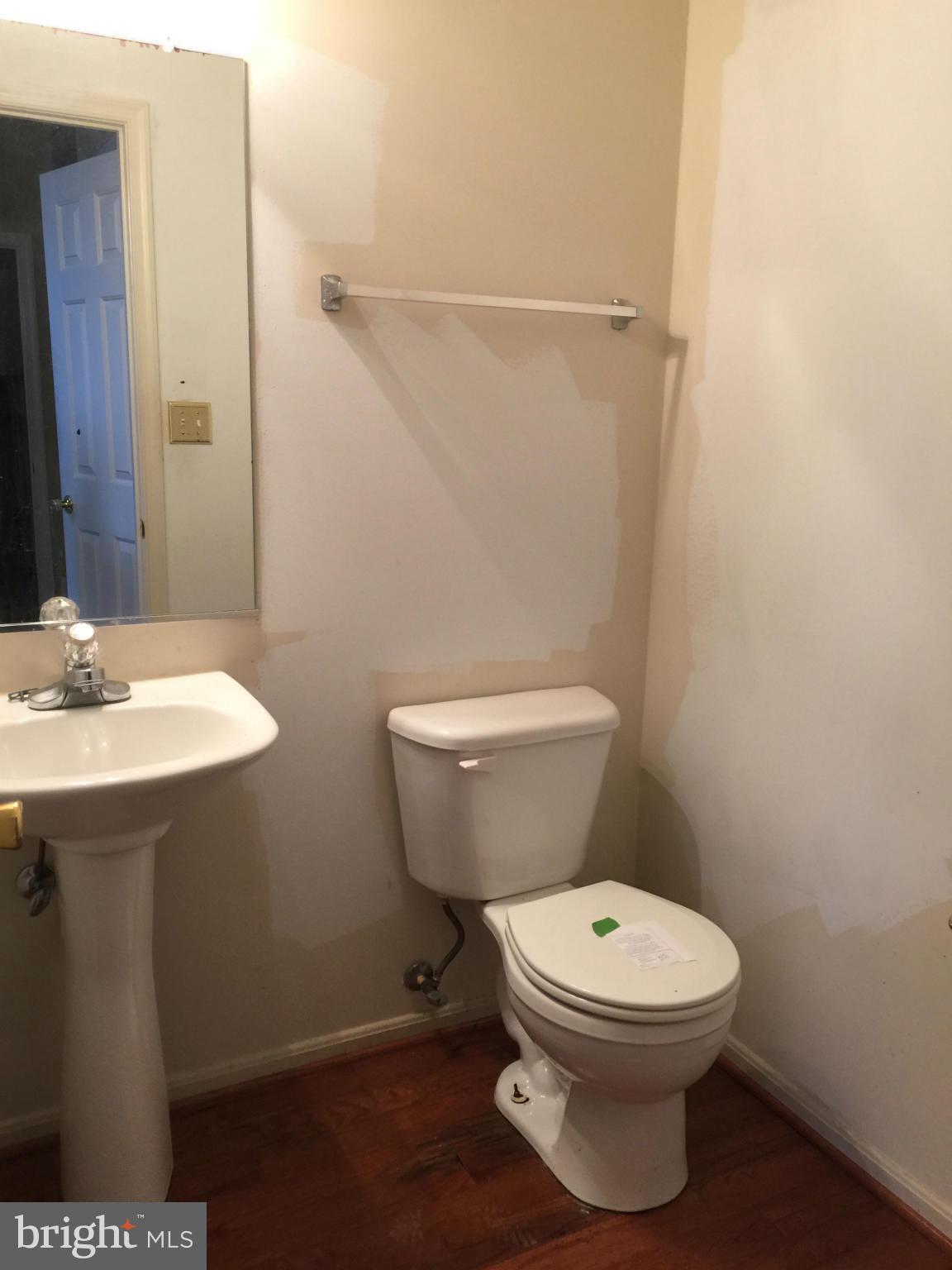 205 Commodore Drive Baltimore, MD 21221 - Photo 6 of 15 Bath