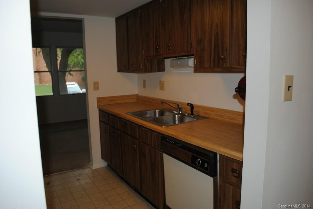 8262 Knights Bridge Road Charlotte, NC 28210 - Photo 3 of 7 Gallery Image 3