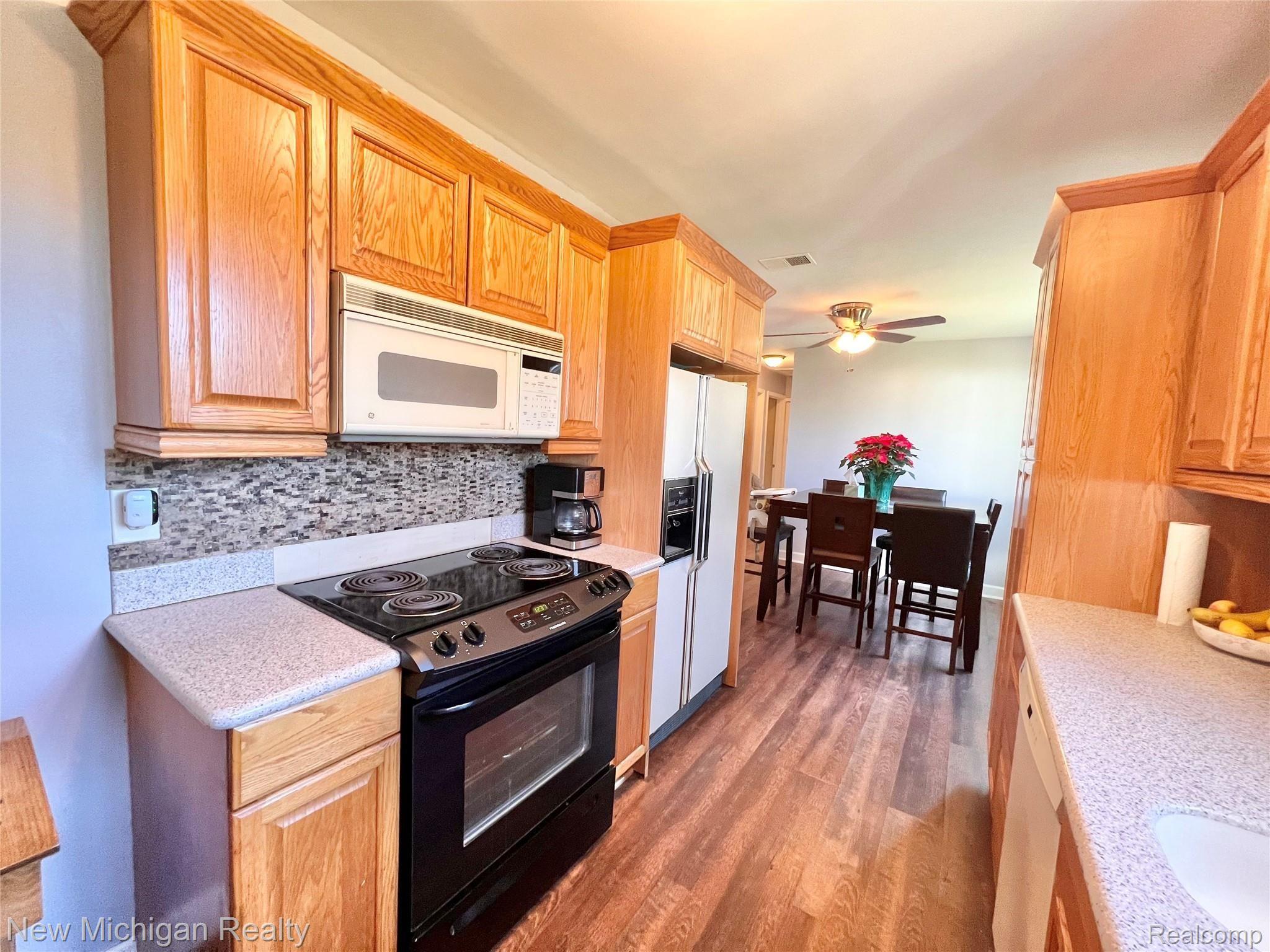 13540 Fenton Road Fenton, MI 48430 - Photo 8 of 29 0661C7B2-1FFB-4888-AAE5-391CAFAB0405.jpeg