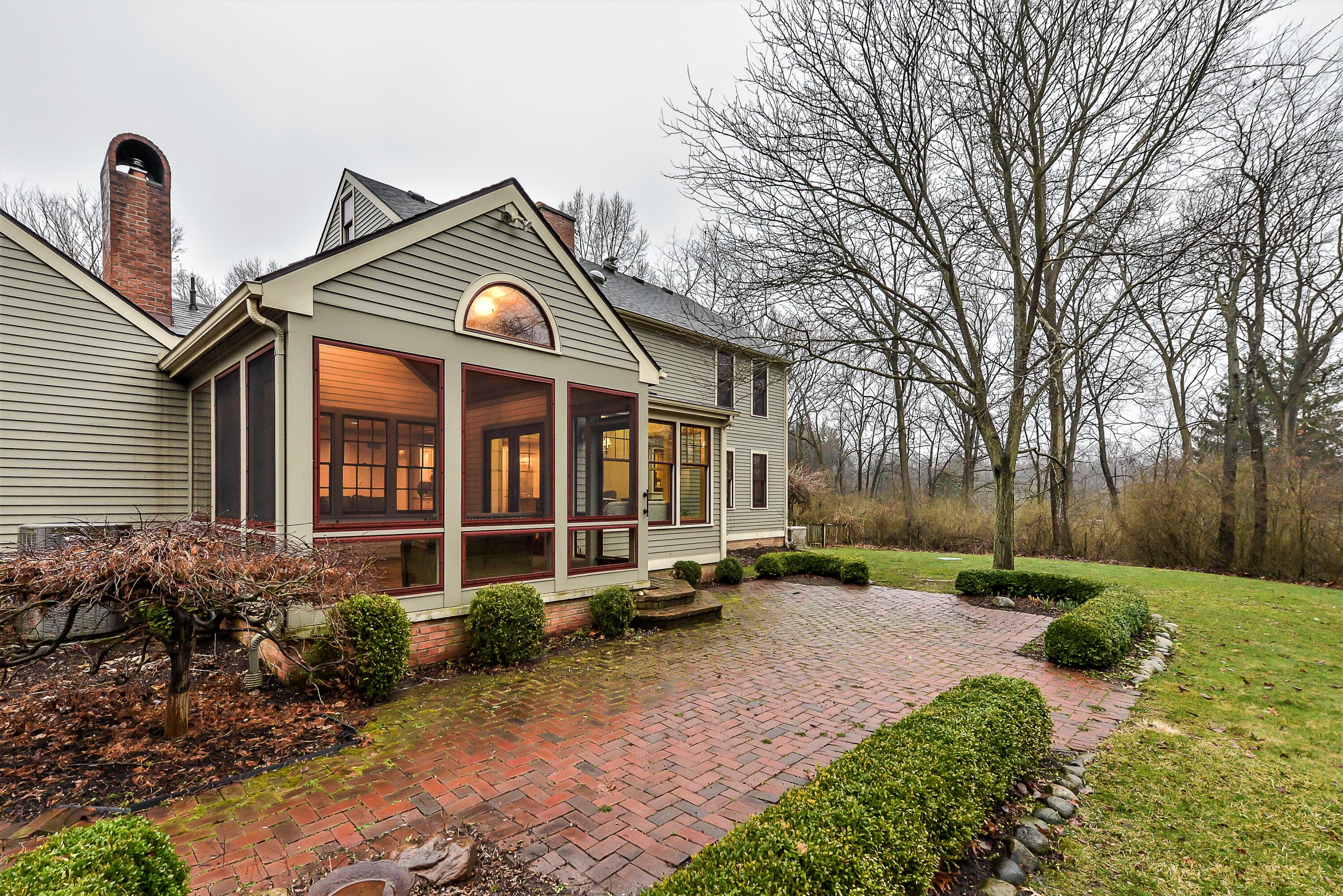 2343 Peters Road Ann Arbor, MI 48103 - Photo 3 of 39 DSC_9952