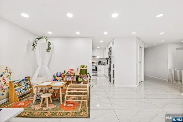 $399,999 | 427 Harmon Cove Tower, Secaucus, NJ 07094