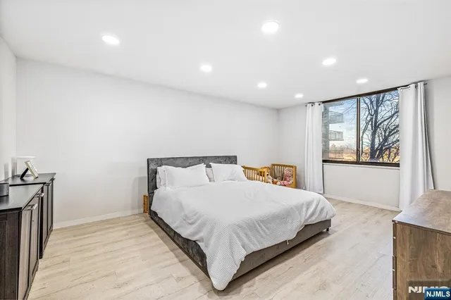 $399,999 | 427 Harmon Cove Tower, Secaucus, NJ 07094