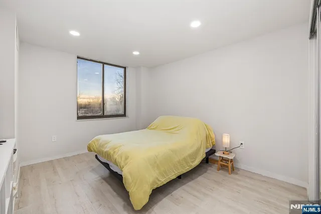 $399,999 | 427 Harmon Cove Tower, Secaucus, NJ 07094