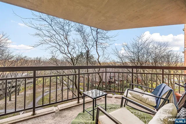 $399,999 | 427 Harmon Cove Tower, Secaucus, NJ 07094