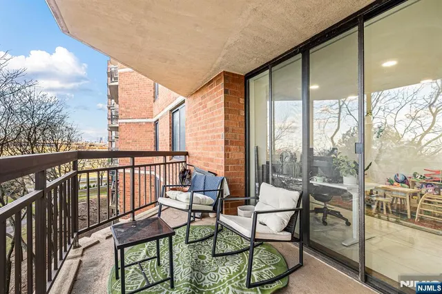 $399,999 | 427 Harmon Cove Tower, Secaucus, NJ 07094