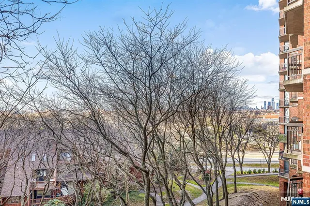 $399,999 | 427 Harmon Cove Tower, Secaucus, NJ 07094